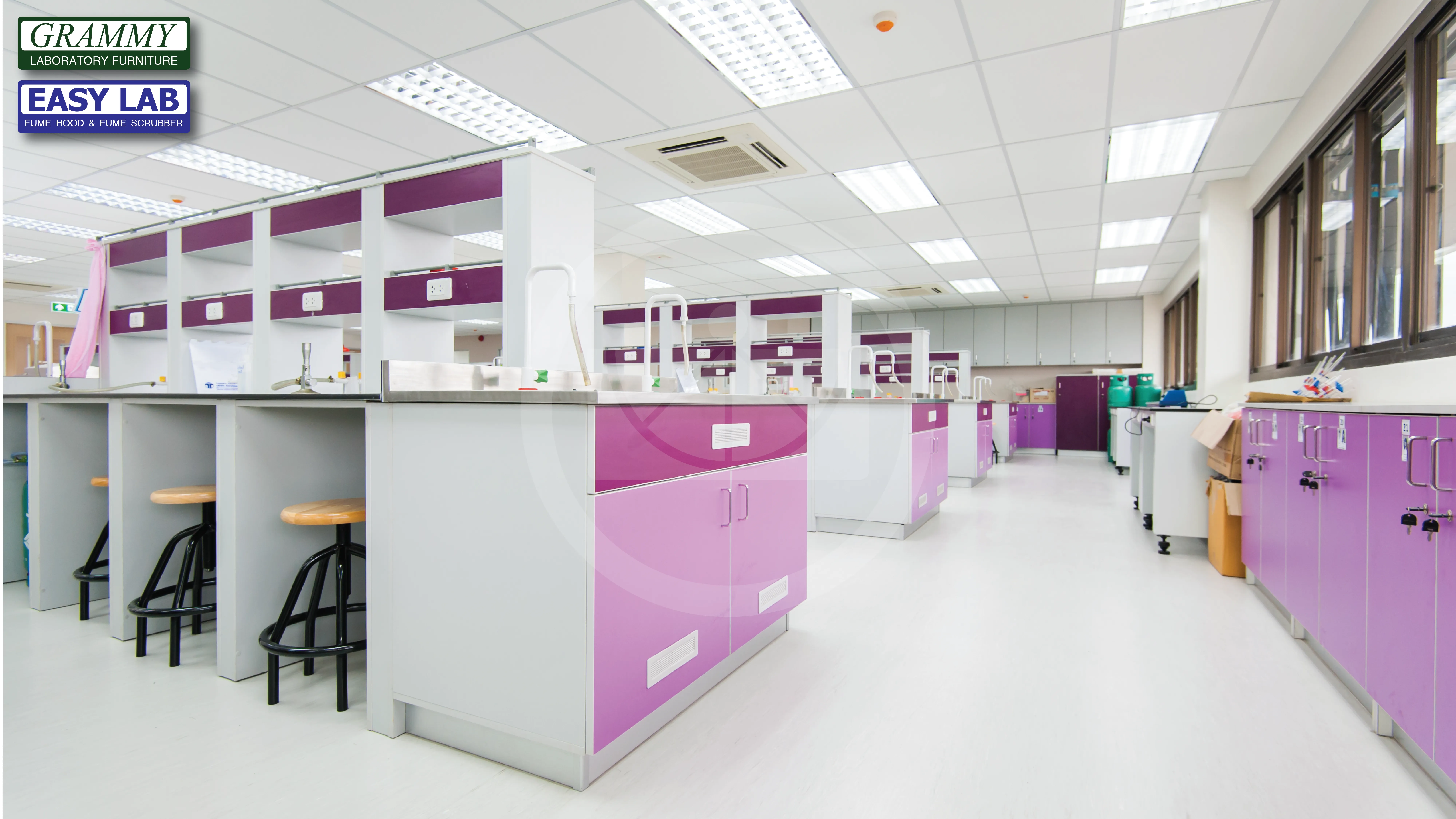 ติดตั้งโต๊ะปฏิบัติการ GRAMMY & ตู้ดูดควัน EASY LAB